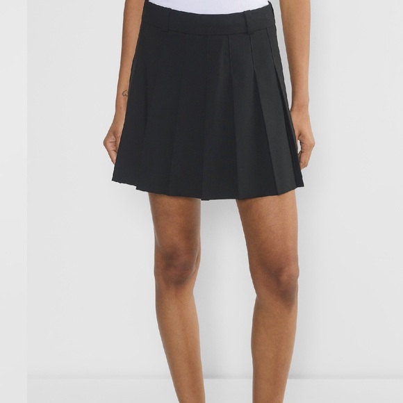 Aritzia Sunday best olive skirt - Picture 2 of 9